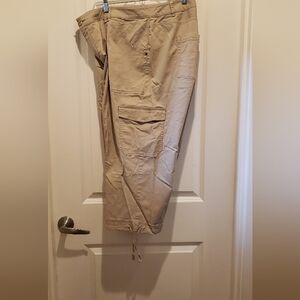 Coldwater Creek Natural Fit Khaki Capri Pants